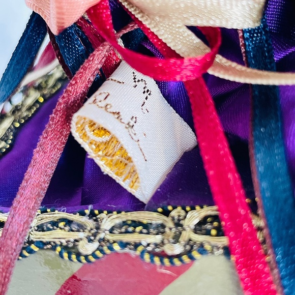 Katherine’s Collection Vintage Giraffe Music Box By Wayne Kleski - Picture 10 of 16